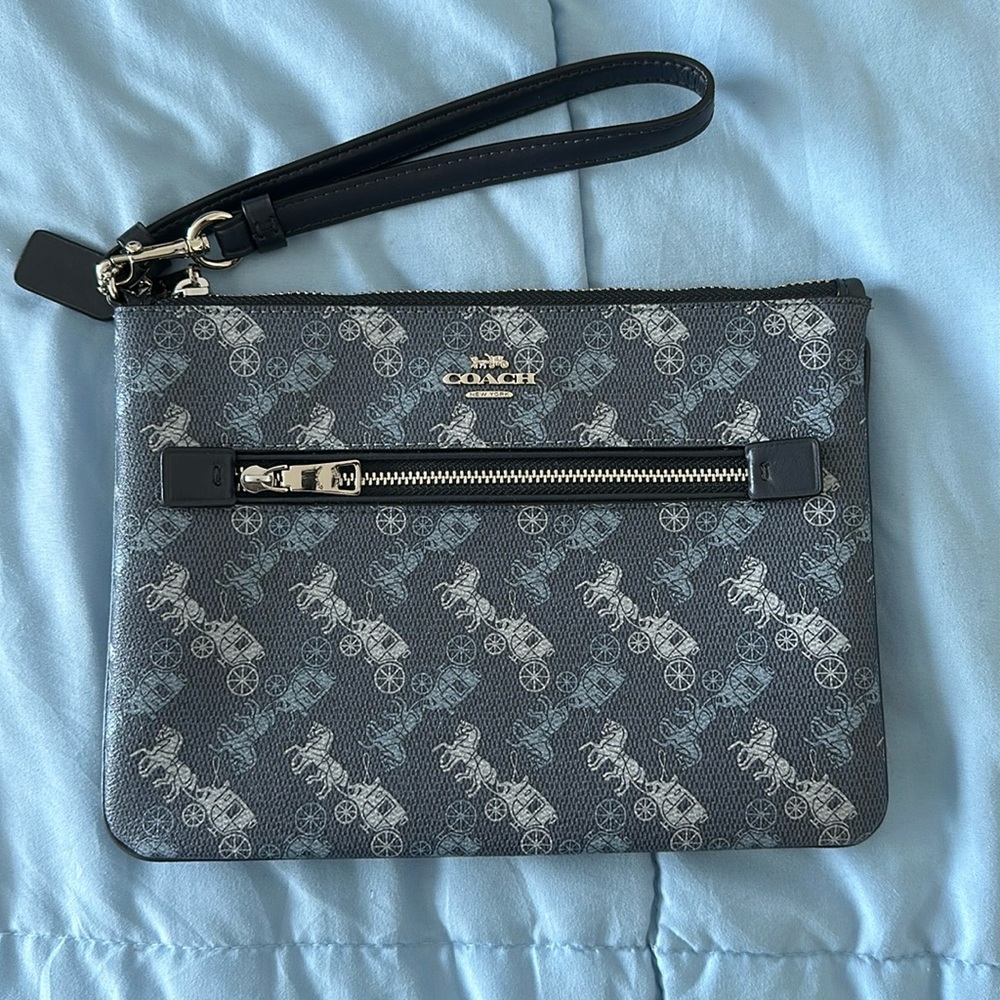 Coach hand purse/wallet